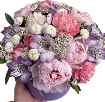 Композиция в шляпной коробке "Мелодия любви"